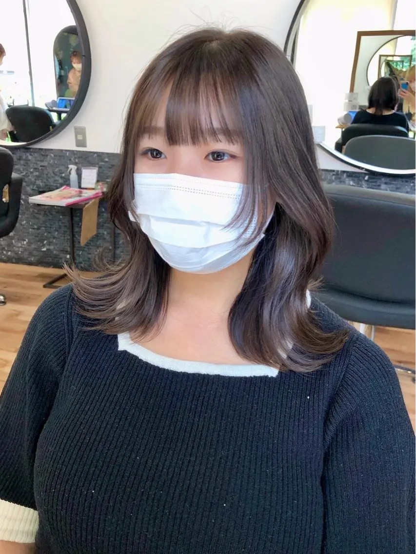 ミディアム カラー くびれヘア 顔まわりレイヤー 顔周りカット 韓国風ヘア レイヤーカット カット ヘアカラー トリートメント トレンドヘア🌿 chinariのヘアスタイル