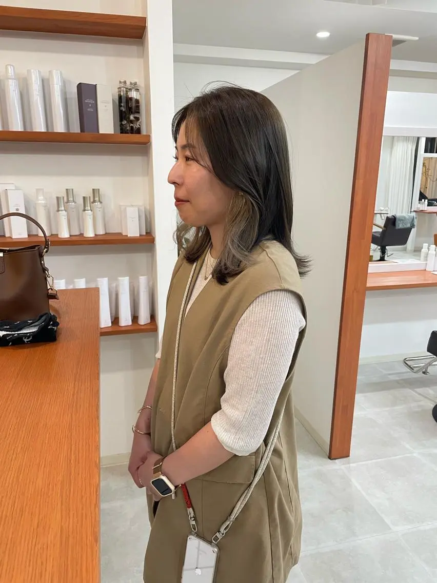 ミディアム カラー ベージュカラー ホワイトベージュ 🤍似合わせパーマ 奥田沙耶🫧のヘアスタイル