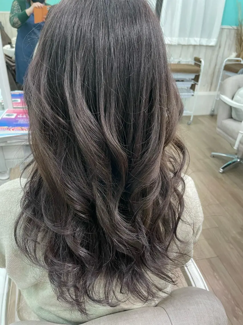 ロング アッシュ カット ヘアカラー トリートメント 🐆アンドウ チカコ🦓のヘアスタイル