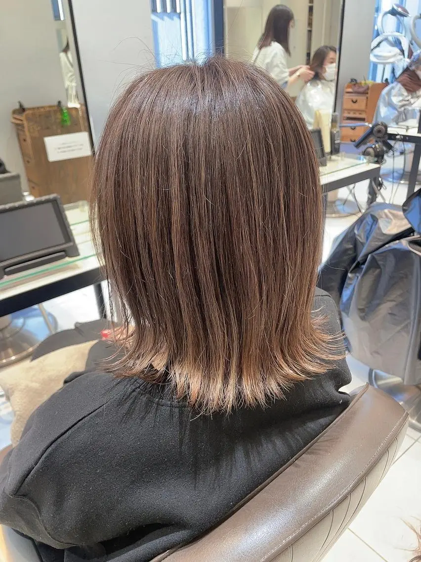 ミディアム カラー 切りっぱなしボブ ベージュカラー グレージュ ハイライトカラー ボブ カット ヘアカラー トリートメント 🦖鶴岡 香純🦖のヘアスタイル