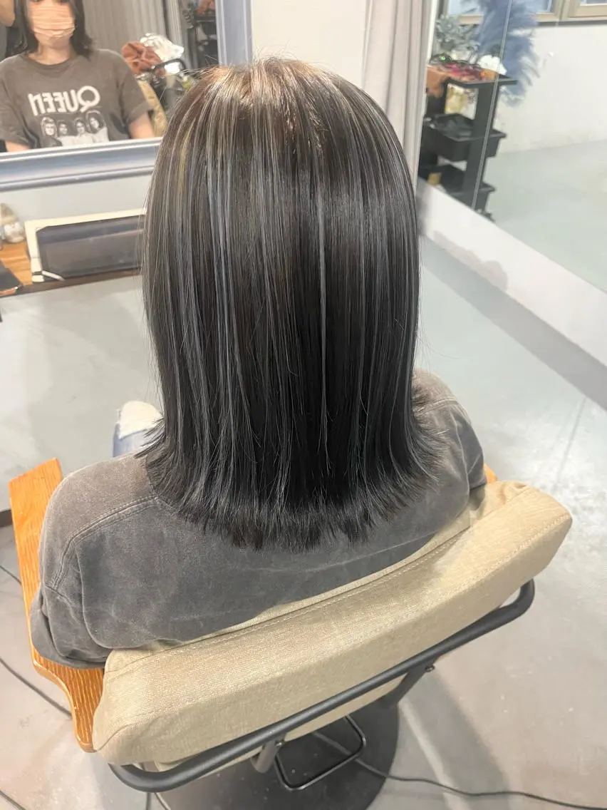 ミディアム ハイライト 川尻 詩織のヘアスタイル