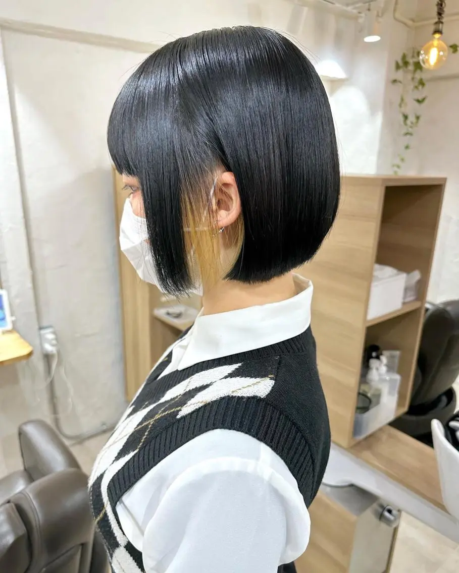 ショート カラー パーマ 切りっぱなしボブ 前下がりボブ ショートボブ 黒髪 イヤリングカラー 髪質改善 縮毛矯正/ レイヤー/銀座/本木のヘアスタイル