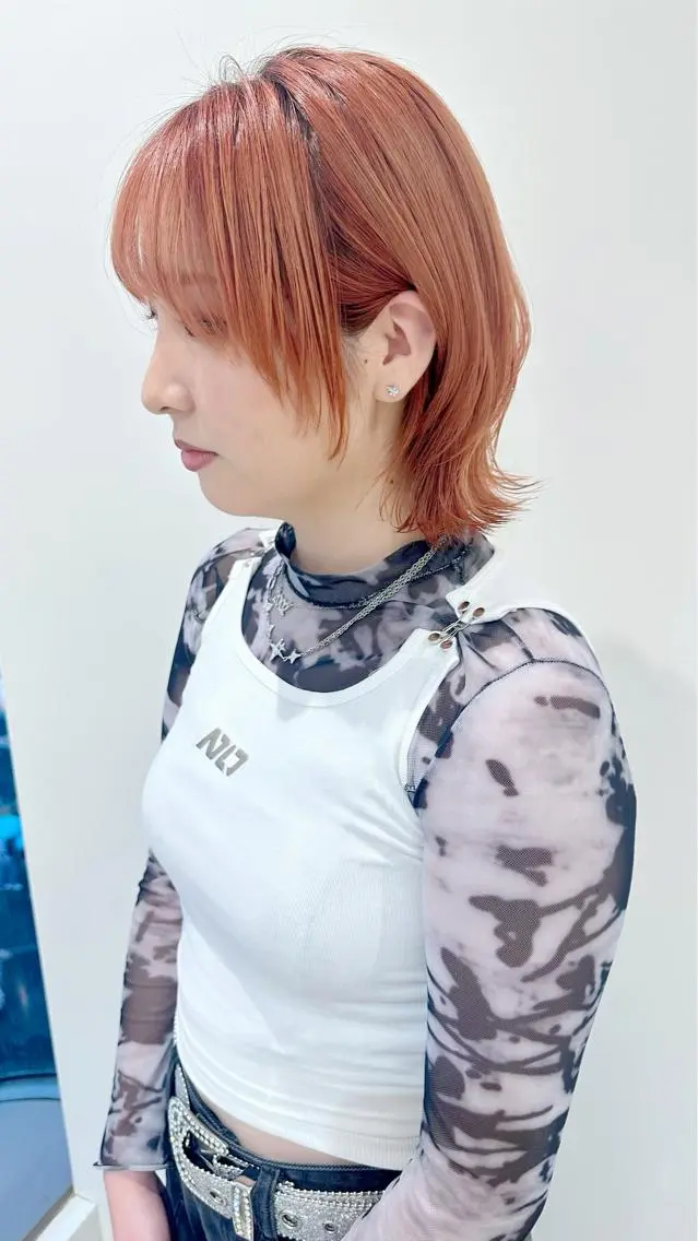 ミディアム カラー イルミナカラー オレンジ オレンジピンク ピンクカラー ウルフカット ヘアカラー トリートメント 小顔レイヤー/ ベージュ🤍Rieのヘアスタイル