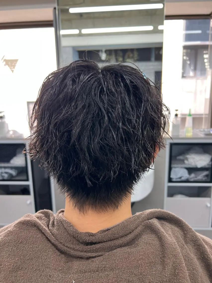ミディアム カラー パーマ メンズ センターパート カット パーマ 垢抜け・メンズパーマ 津山祐紀のヘアスタイル