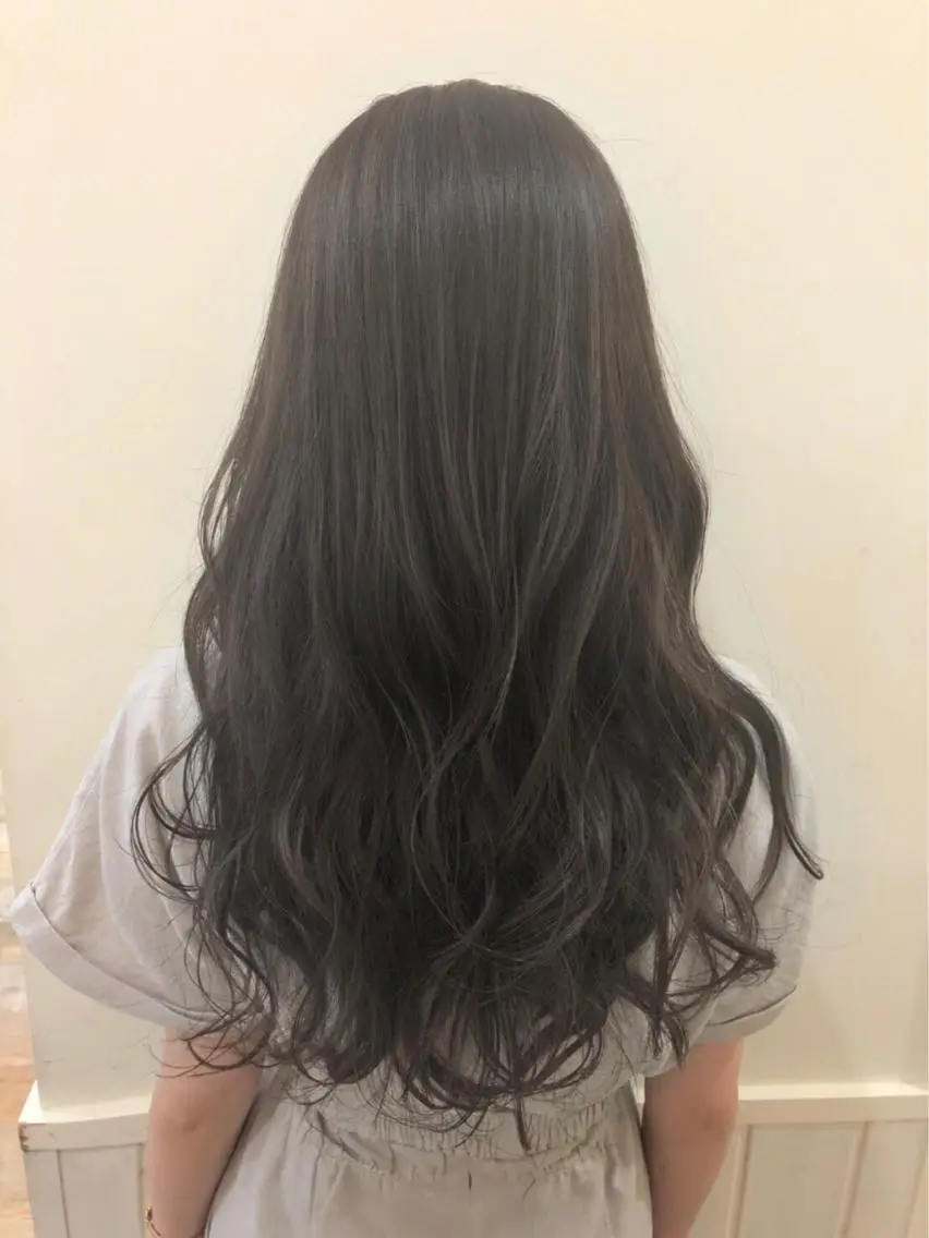 ロング カラー グレージュ ハイライトカラー ハイライト ぱつっとボブ/ 小野あかねのヘアスタイル