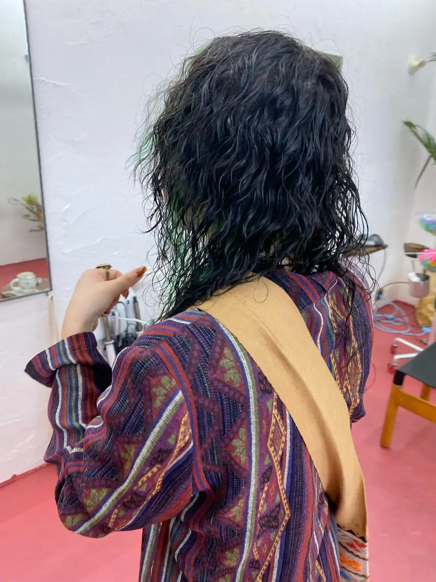ロング パーマ カット パーマ トリートメント qiie/ワンカラー インナーカラーのヘアスタイル