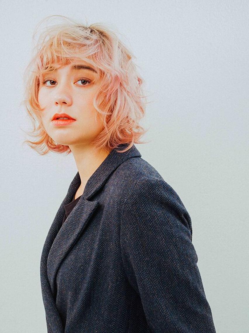 ミディアム カラー ブリーチ ハイトーンカラー ピンクカラー レイヤーカット ウルフカット トップスタイリスト ✨KIRIKA中野✨のヘアスタイル