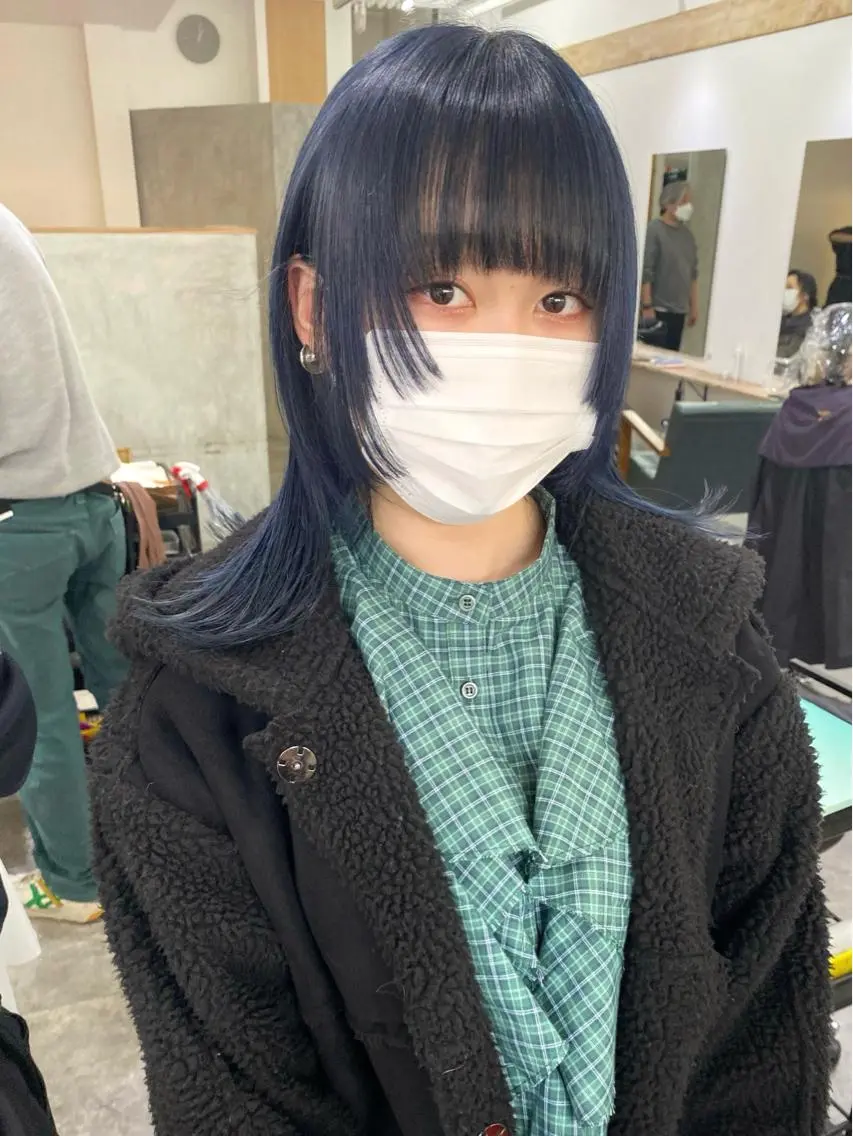 ミディアム カラー 黒髪 ブルーカラー ブルーブラック カット ヘアカラー トリートメント 森貴裕/ベージュ/ パーマ/オリーブのヘアスタイル