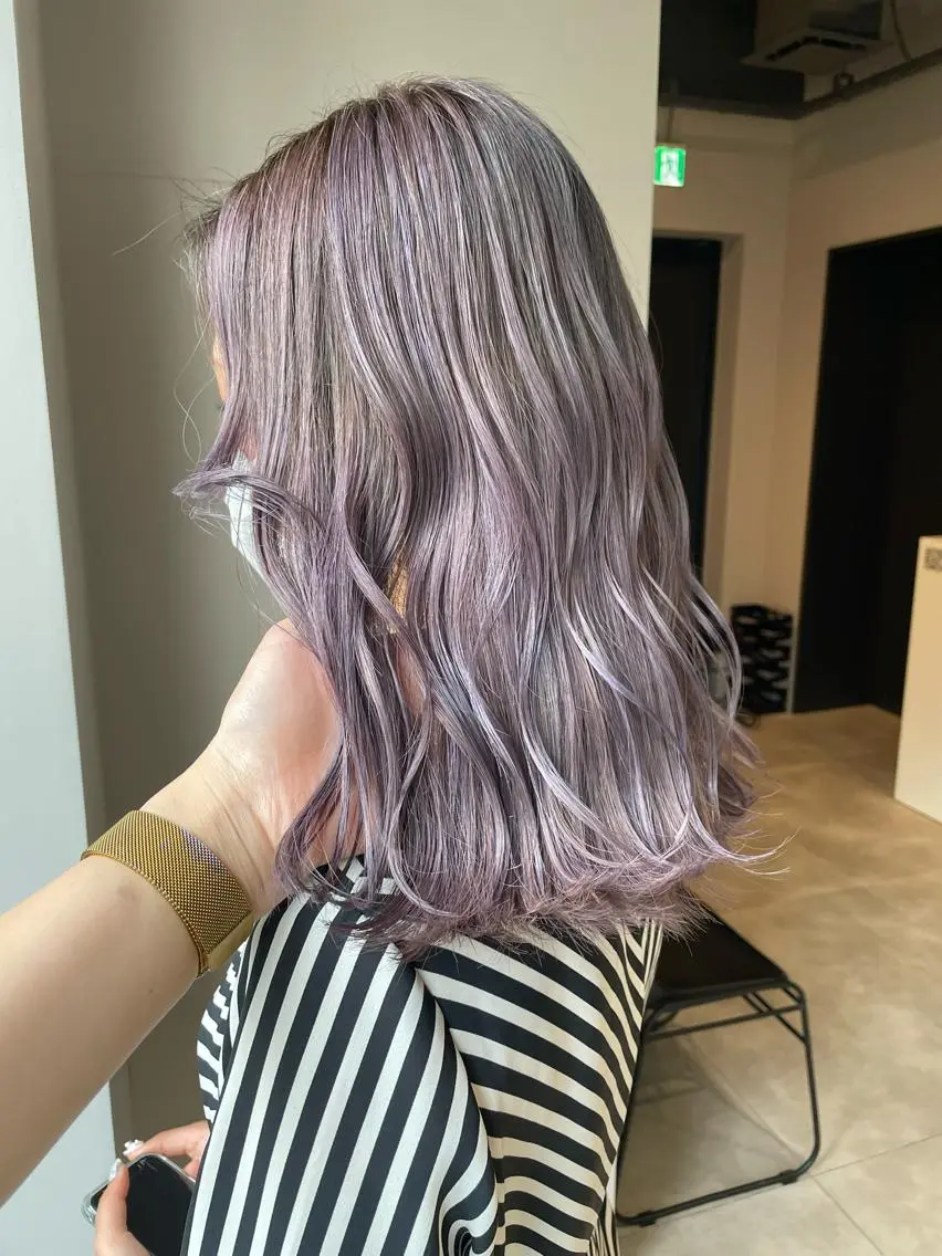 ショート カラー パープルカラー ブリーチ👩🦳/ ✂︎MANAMIのヘアスタイル