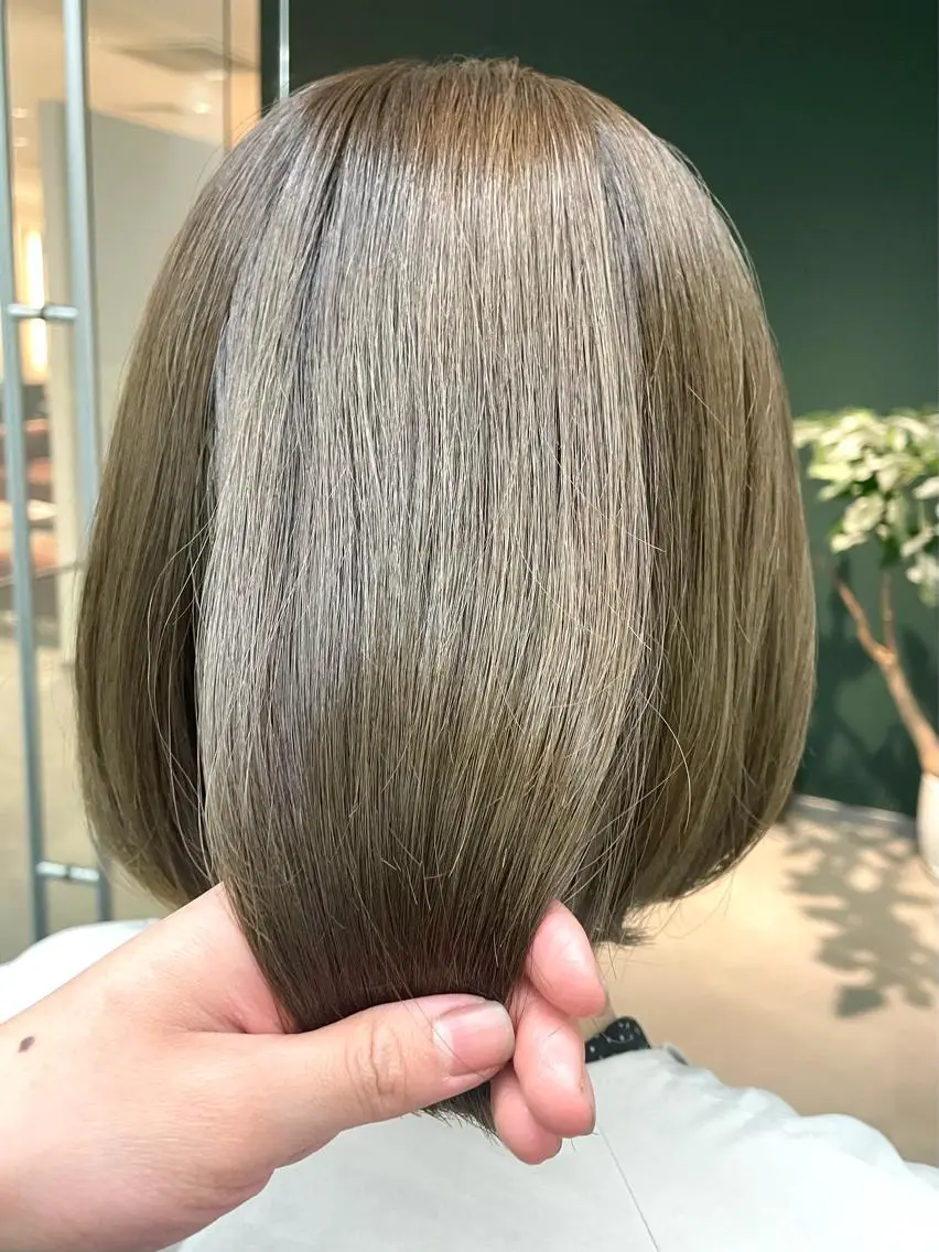 ミディアム カラー ベージュカラー オリーブベージュ ひなた あゆみのヘアスタイル