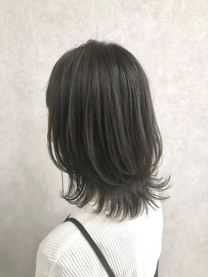 ミディアム カラー グレージュ アイスグレージュ ウルフカット ショート、韓国メンズ ヘアのかつらぎのヘアスタイル
