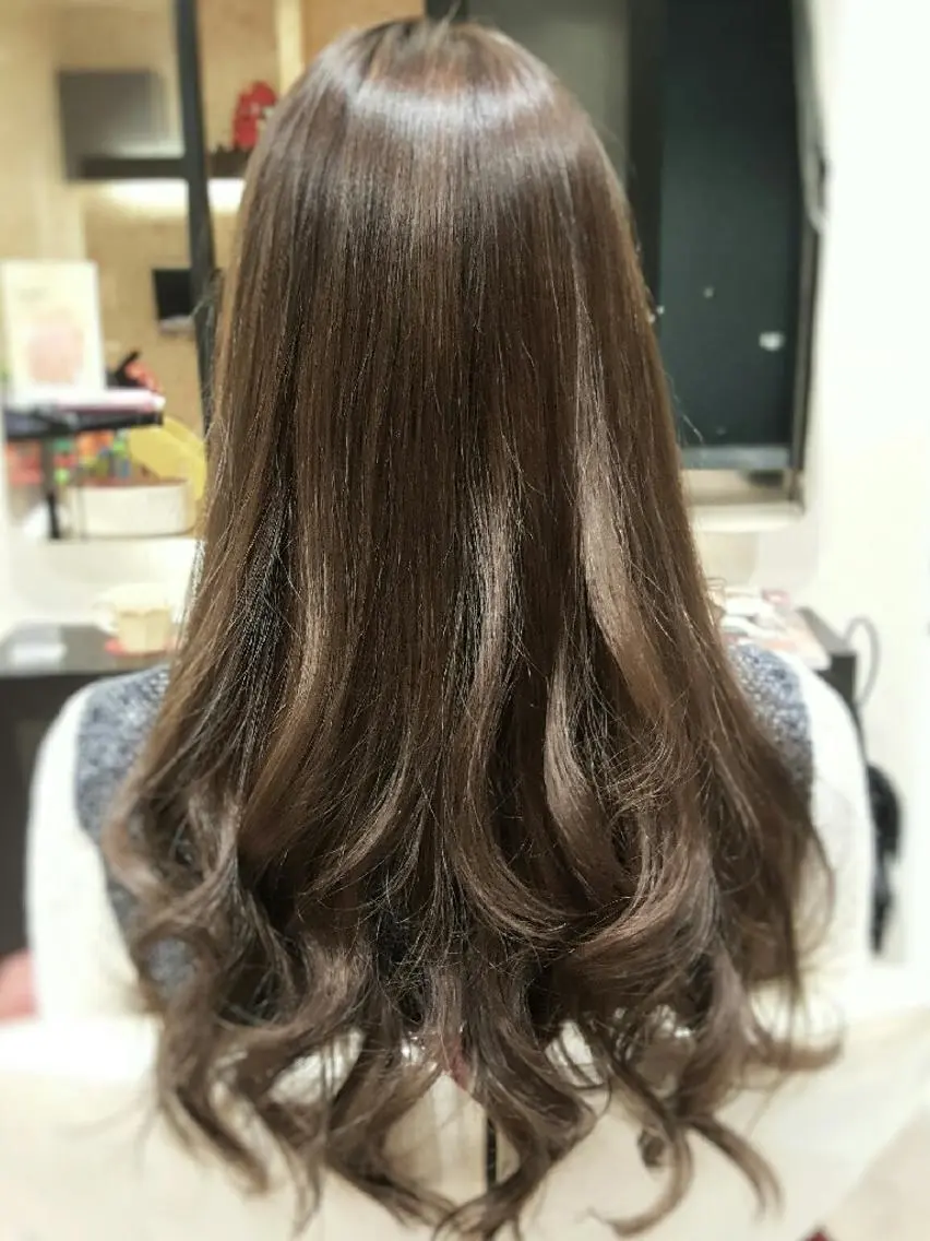 ロング カラー ヘアアレンジ アッシュ ベージュカラー 秋山 幸太のヘアスタイル