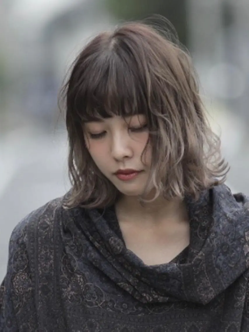 ミディアム カラー グラデーションカラー ハイライトカラー シルバー ハイライト 大橋 タツヤのヘアスタイル