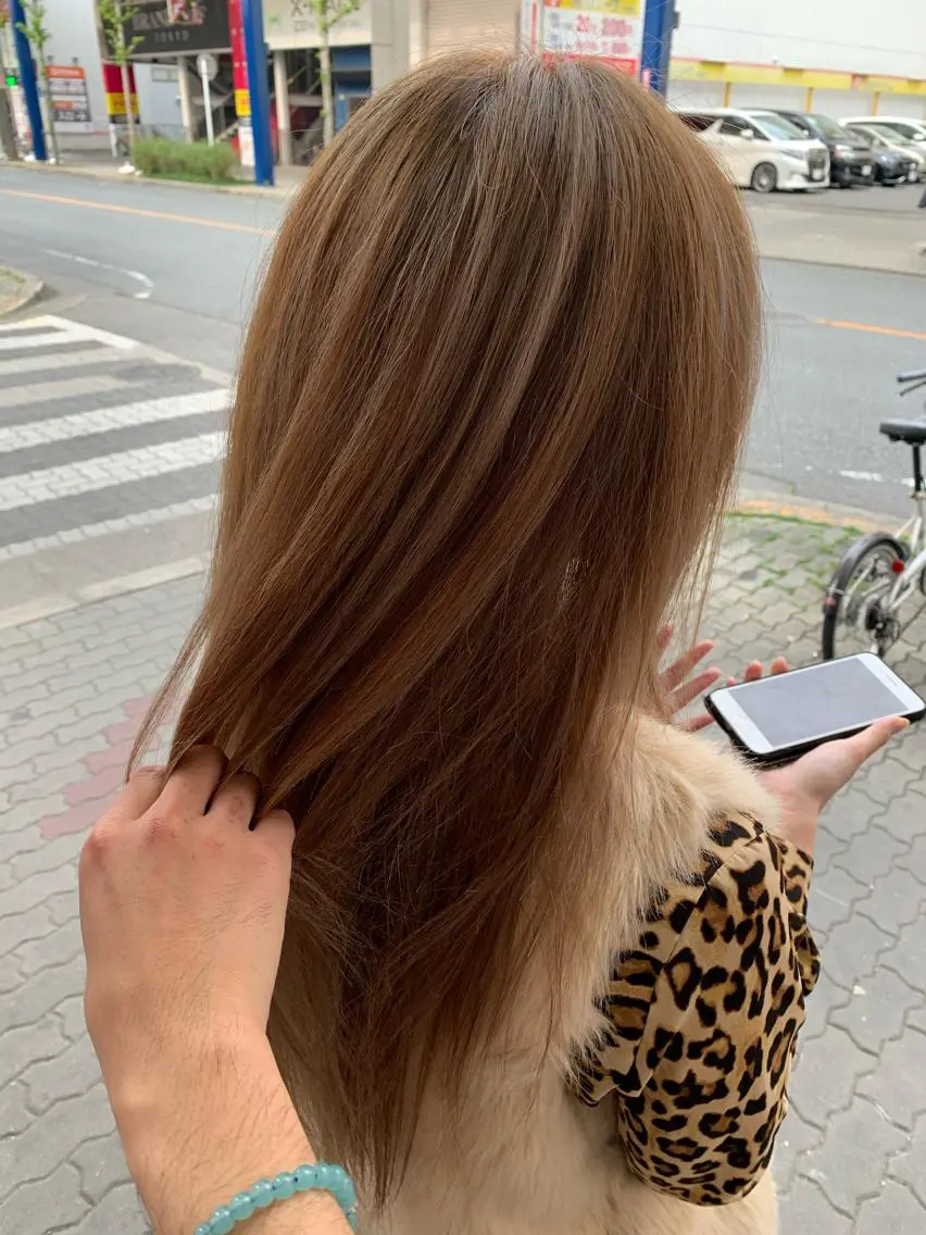 セミロング カラー ヘアアレンジ メッシュ 今村公介 ブリーチ特化、派手髪のヘアスタイル