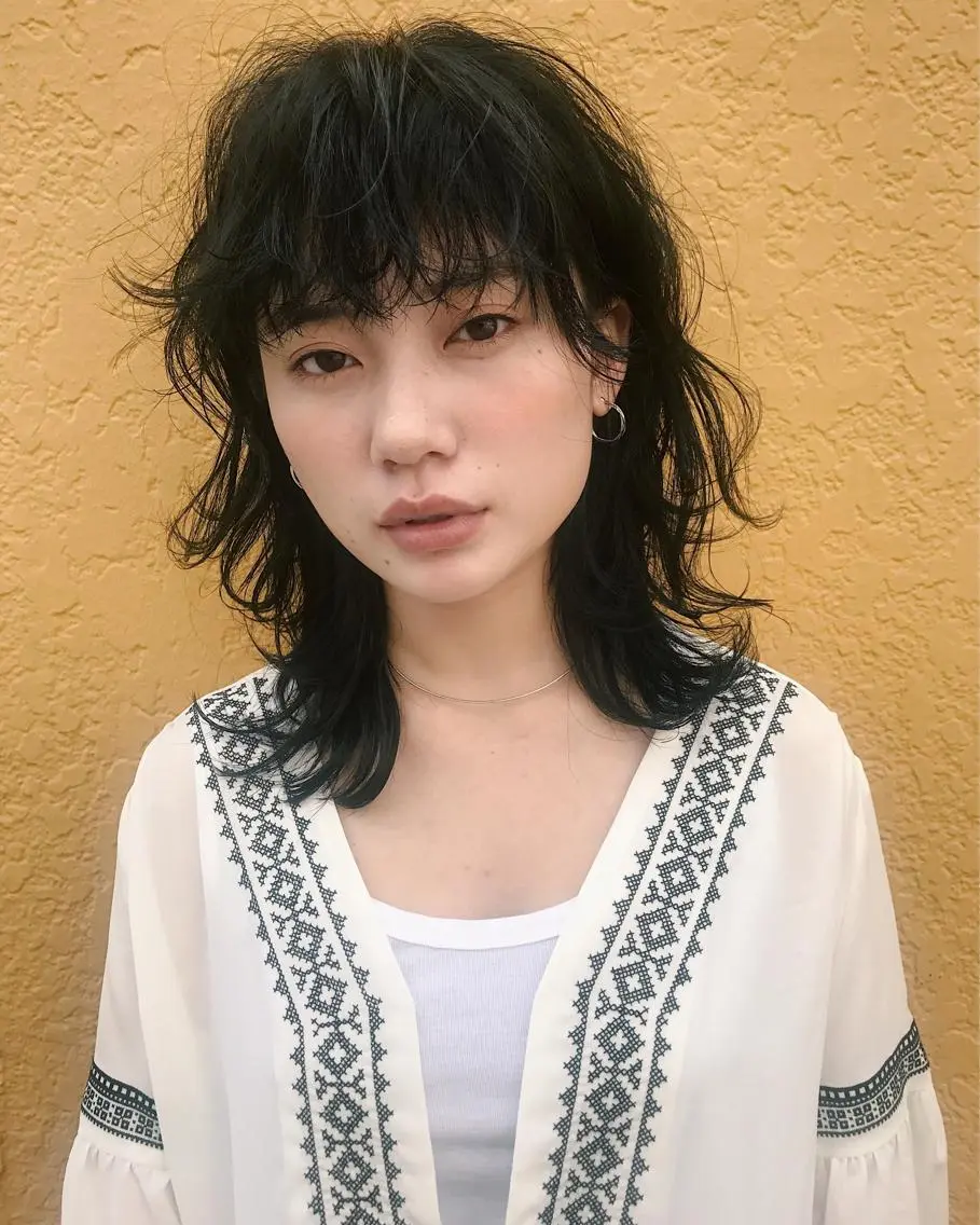 ミディアム カラー パーマ ヘアアレンジ ミディアムパーマ レイヤーカット 似合わせカット ウルフカット ウルフレイヤー カット トリートメント 松田 亮葉のヘアスタイル