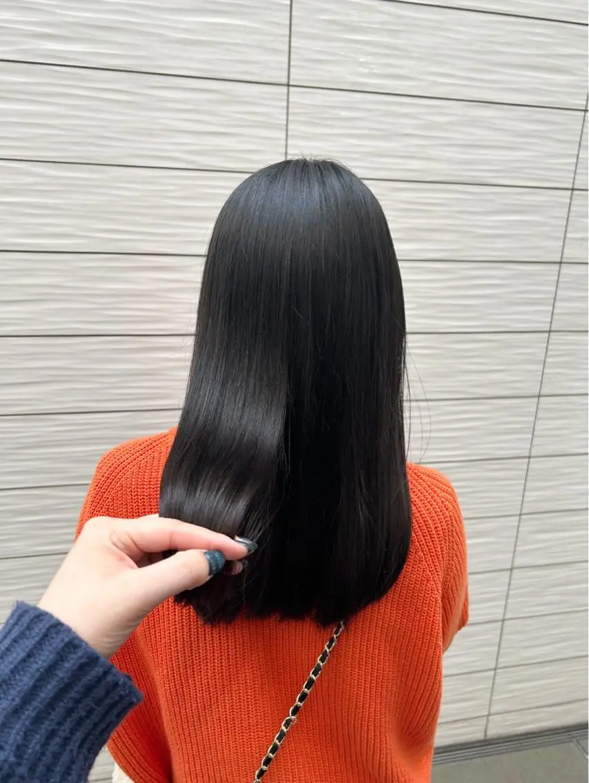 セミロング 縮毛矯正 透明感カラー/ 髪質改善✨️🎀萌愛のヘアスタイル