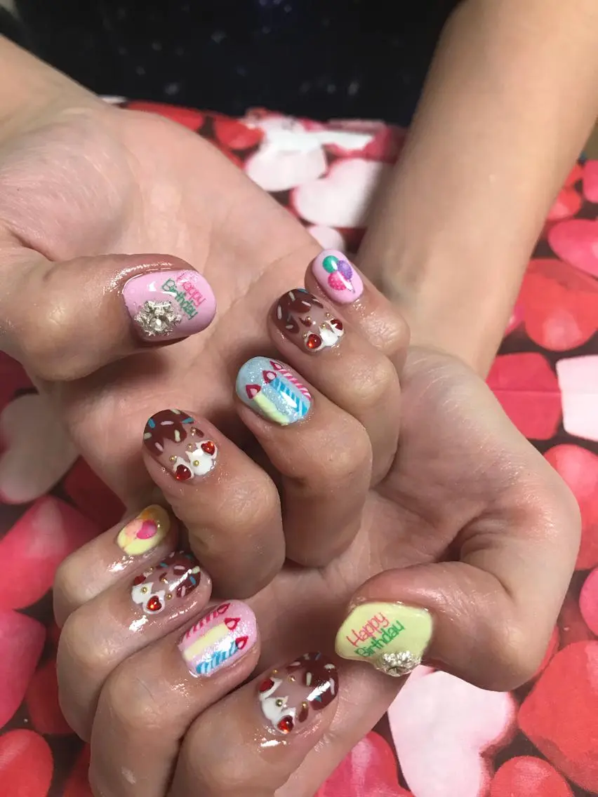 ネイル ストーンネイル LOVEnail tomoのネイルデザイン
