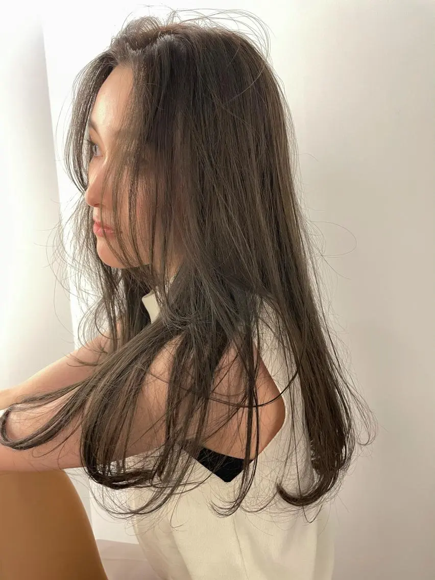 セミロング カラー グレージュ オリーブグレージュ オリーブグレー カット ヘアカラー トリートメント 透明感カラー* レイヤー/清水大地のヘアスタイル