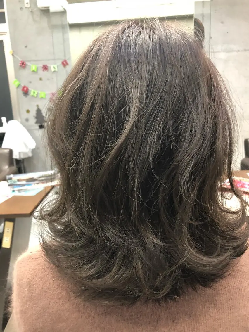 ミディアム カラー アッシュ アッシュグレー アッシュグレージュ 透明感カラー グレージュ ヘアカラー 大栗 佑也  髪質改善のヘアスタイル