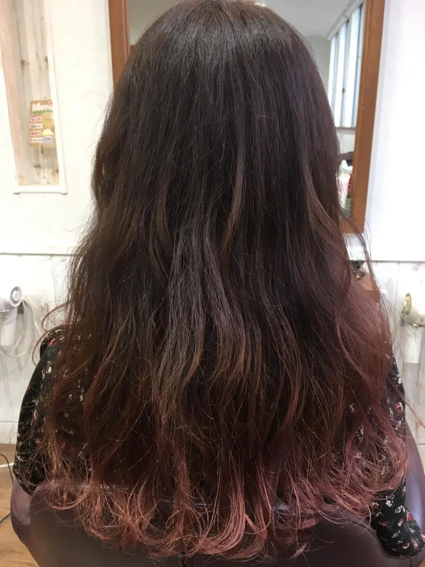 ロング カラー 塩崎 明菜のヘアスタイル