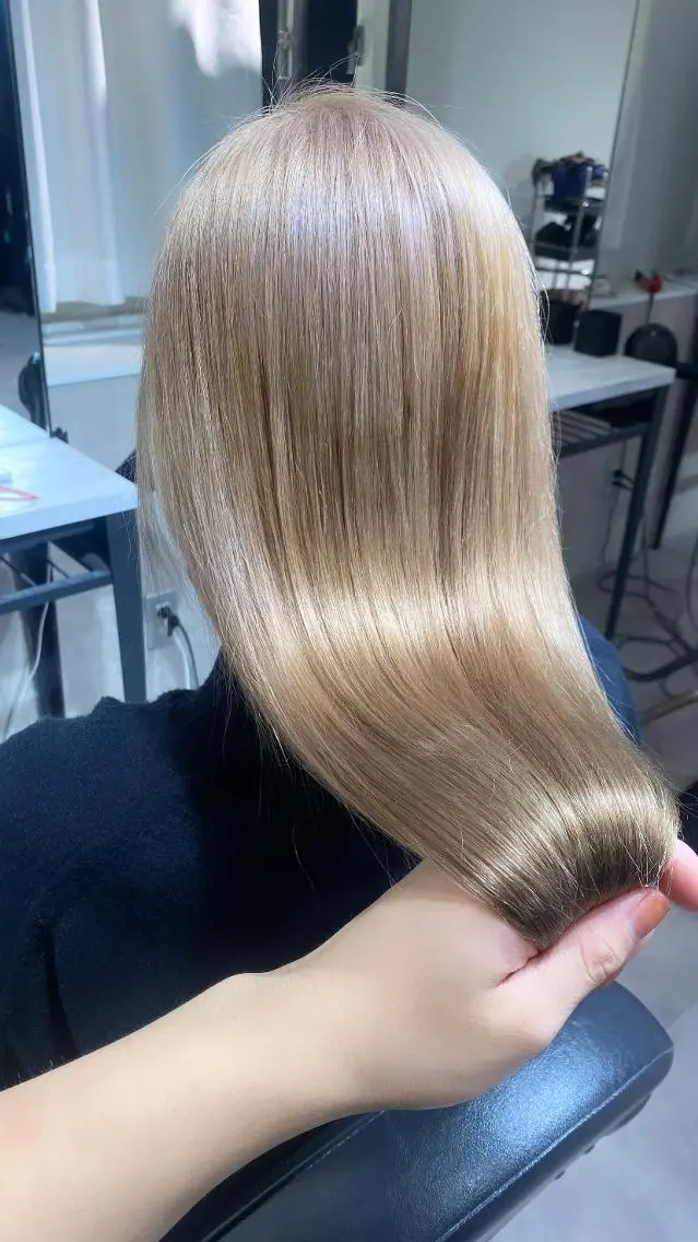 カラー ロング ベージュカラー ブリーチ ハイトーンカラー Selene hair OSAKAのヘアスタイル