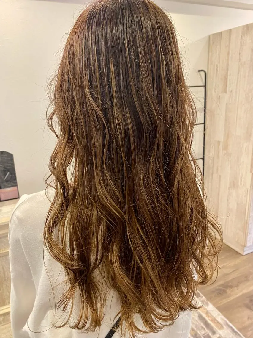 ロング カラー パーマ m ā l o. マァロのヘアスタイル