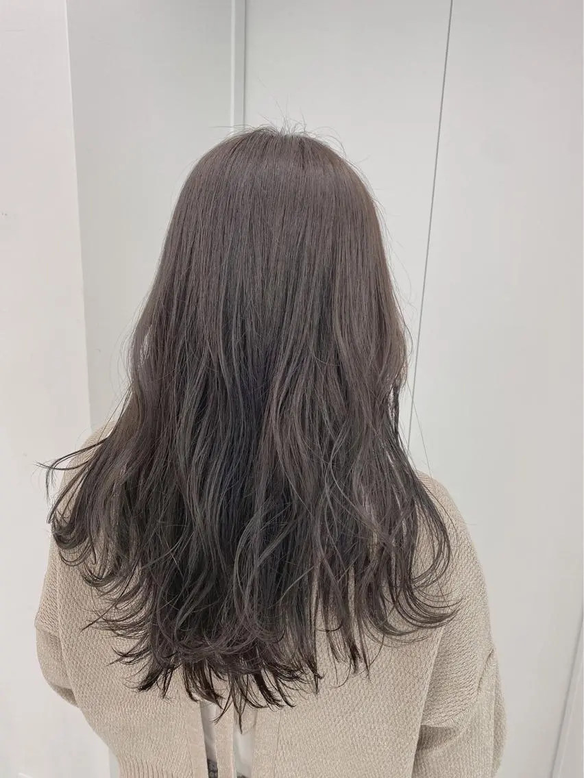 セミロング カラー ヘアアレンジ ネイル マツエク・マツパ グレージュ ヘアカラー トリートメント ヘアセット ベージュグレージュ 💕しゅーじ💕のヘアスタイル