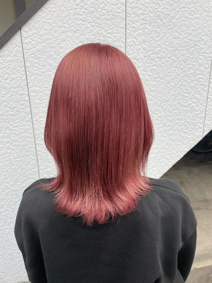 ミディアム インナーカラー 推し ブリーチ 髪質改善のヘアスタイル