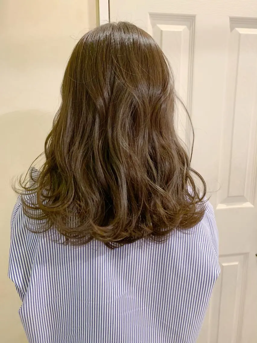 セミロング カラー カット ヘアカラー トリートメント 古田 昂也のヘアスタイル