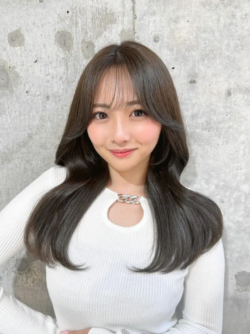 ミディアム カラー ボブレイヤー アッシュ ベージュカラー ブリーチ ケアブリーチ 新宿/韓国レイヤー 髪質改善カラー/角所のヘアスタイル