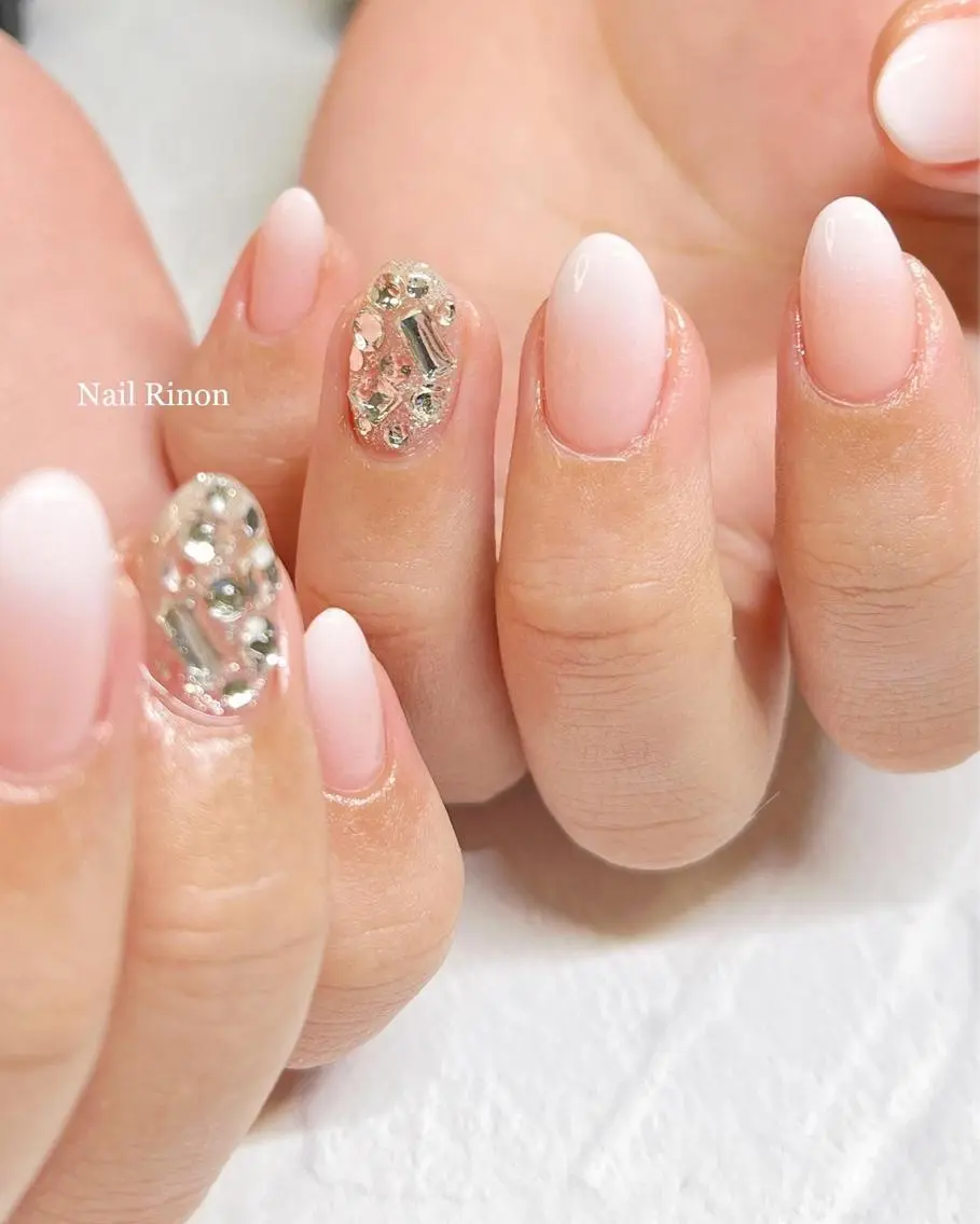 ネイル グラデーション キラキラネイル ホワイト ハンドネイル Nail Rinonのネイルデザイン