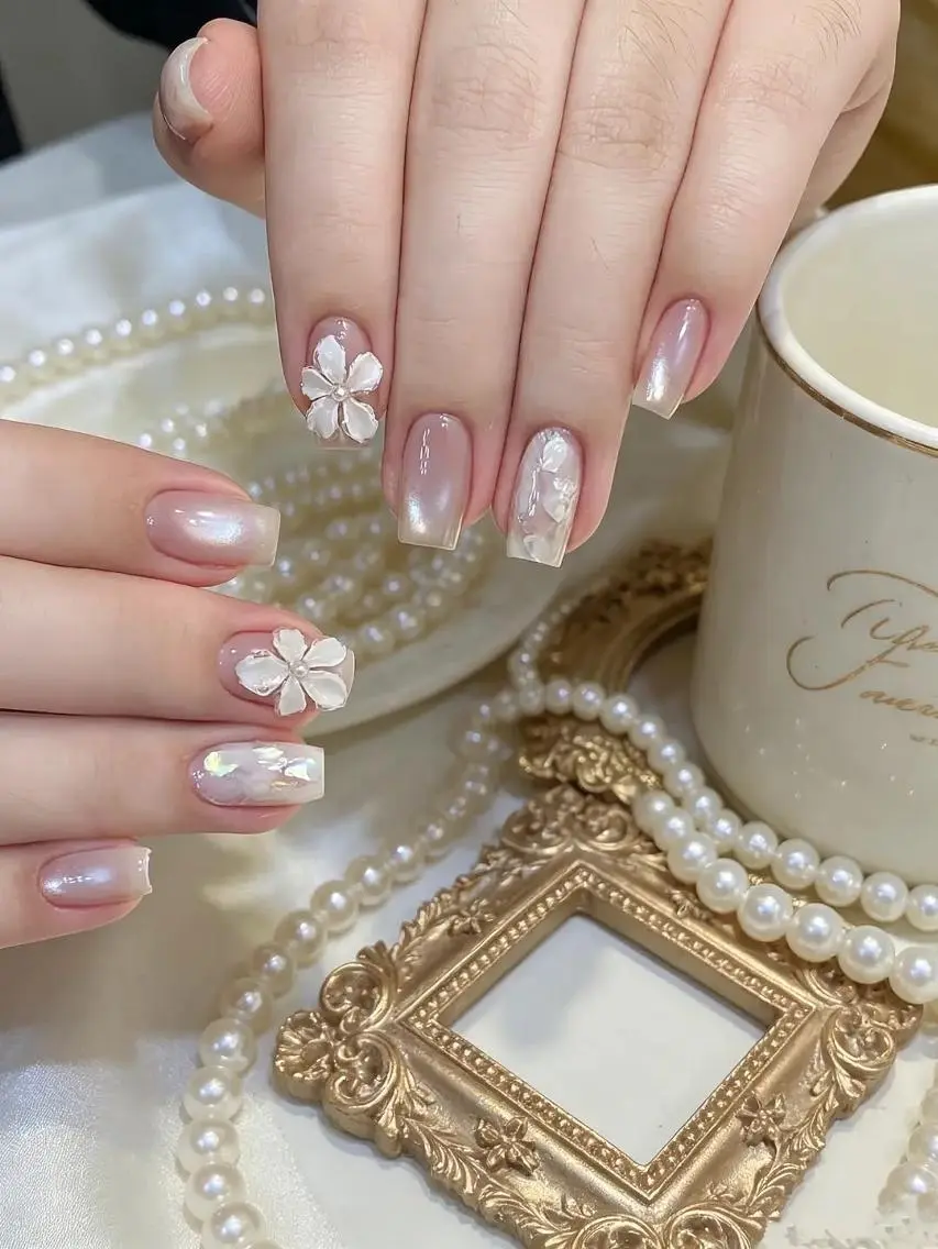 ネイル ブルー 長さ出し フラワーネイル キラキラネイル 韓国ネイル ハンドネイル Blingg NailStudioのネイルデザイン