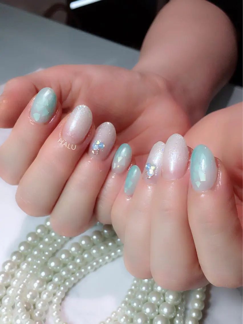 ネイル アートネイル グリーン ニュアンスネイル HALU ハルのネイルデザイン
