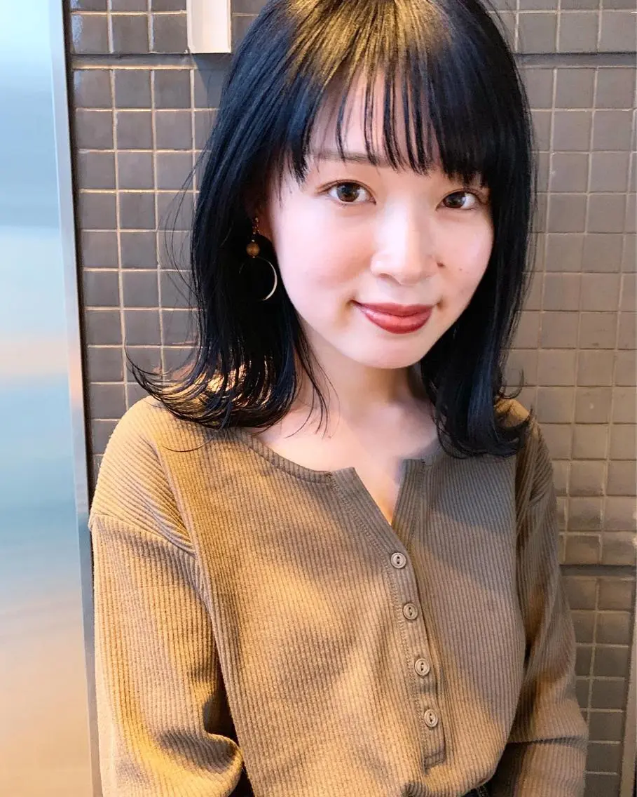 ミディアム カラー 黒髪 ブルーカラー ブルーブラック 髪質改善サロン ARCHE野瀬冬馬のヘアスタイル