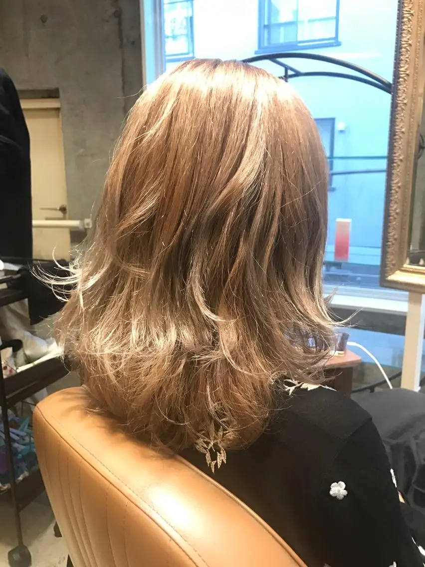 ミディアム カラー パーマ ヘアアレンジ メンズ キッズ ネイル マツエク・マツパ ベージュカラー ダブルカラー サロンドミルク 原宿のヘアスタイル