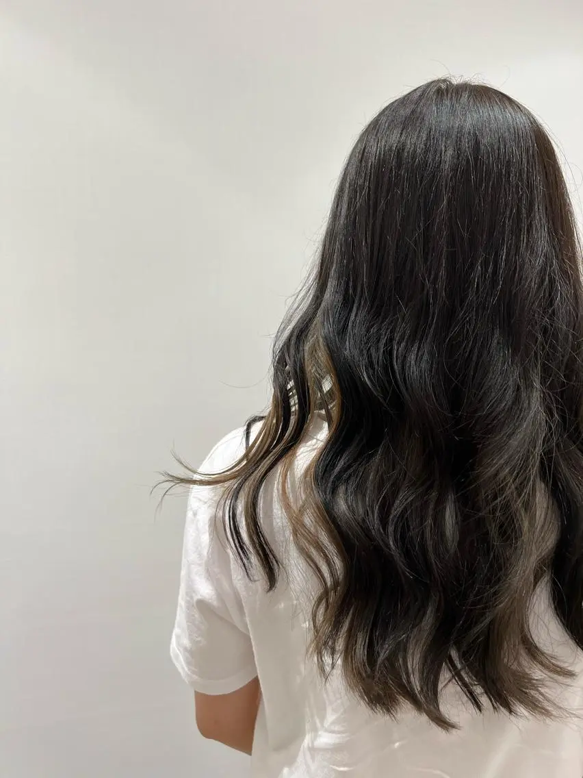ロング デザインカラー Mirutayaのヘアスタイル