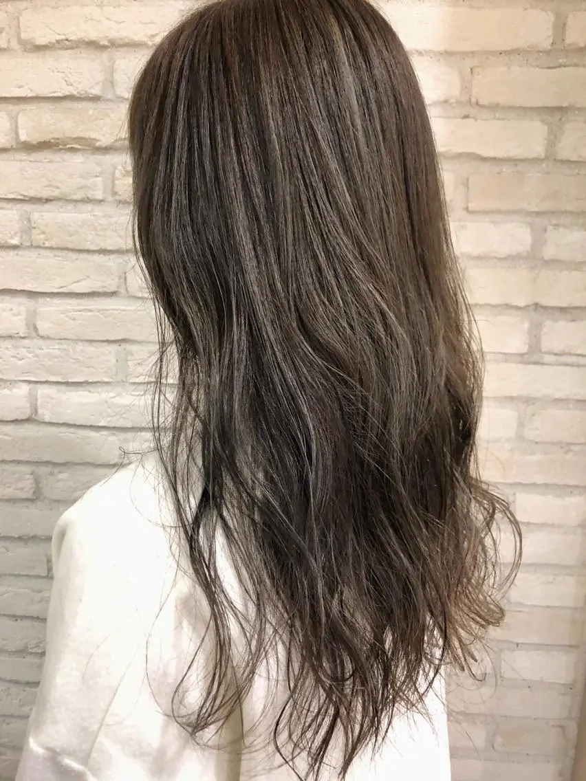 ロング カラー グレージュ ハイライトカラー ハイライト 大平 美沙のヘアスタイル