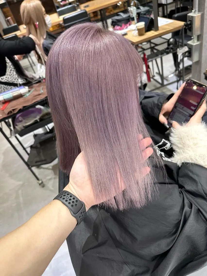 セミロング カラー アッシュ ダブルカラー ハイトーンカラー パープルカラー パープルアッシュ KEISUKE🐶 ブリーチ×エクステのヘアスタイル