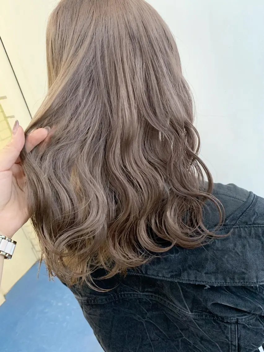 セミロング カラー ヘアアレンジ ベージュカラー ブリーチ 髪質改善 トリートメント 新宿color🐝 AYAKA🌈💖のヘアスタイル