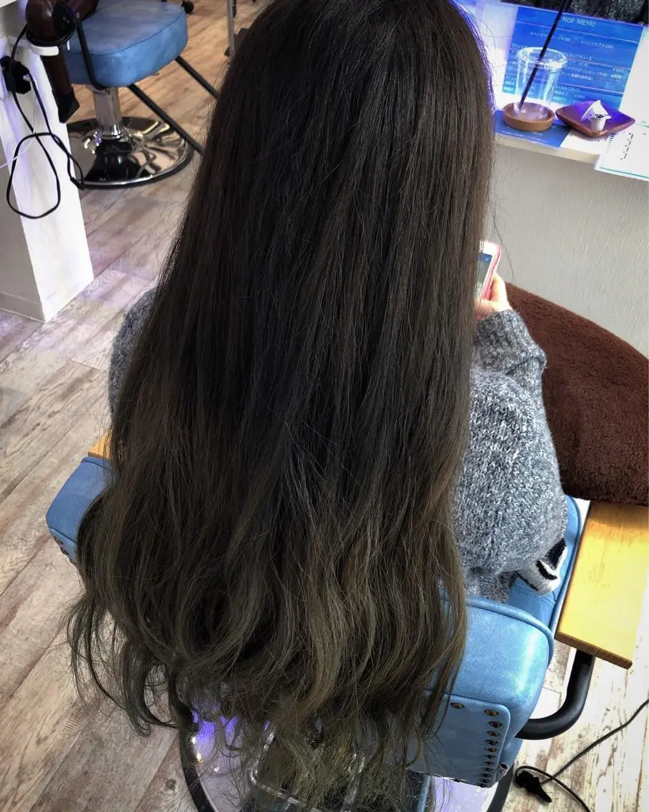 ロング カラー グラデーションカラー 白井 つづりのヘアスタイル