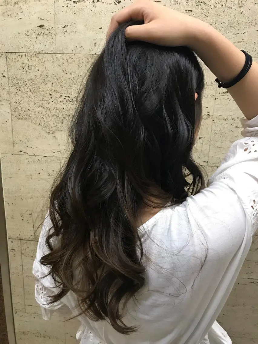 セミロング カラー shi hoのヘアスタイル