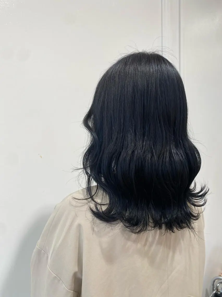 セミロング カラー 黒髪 ブルーカラー ブルーブラック MEGU/layer cut/透明感カラーのヘアスタイル