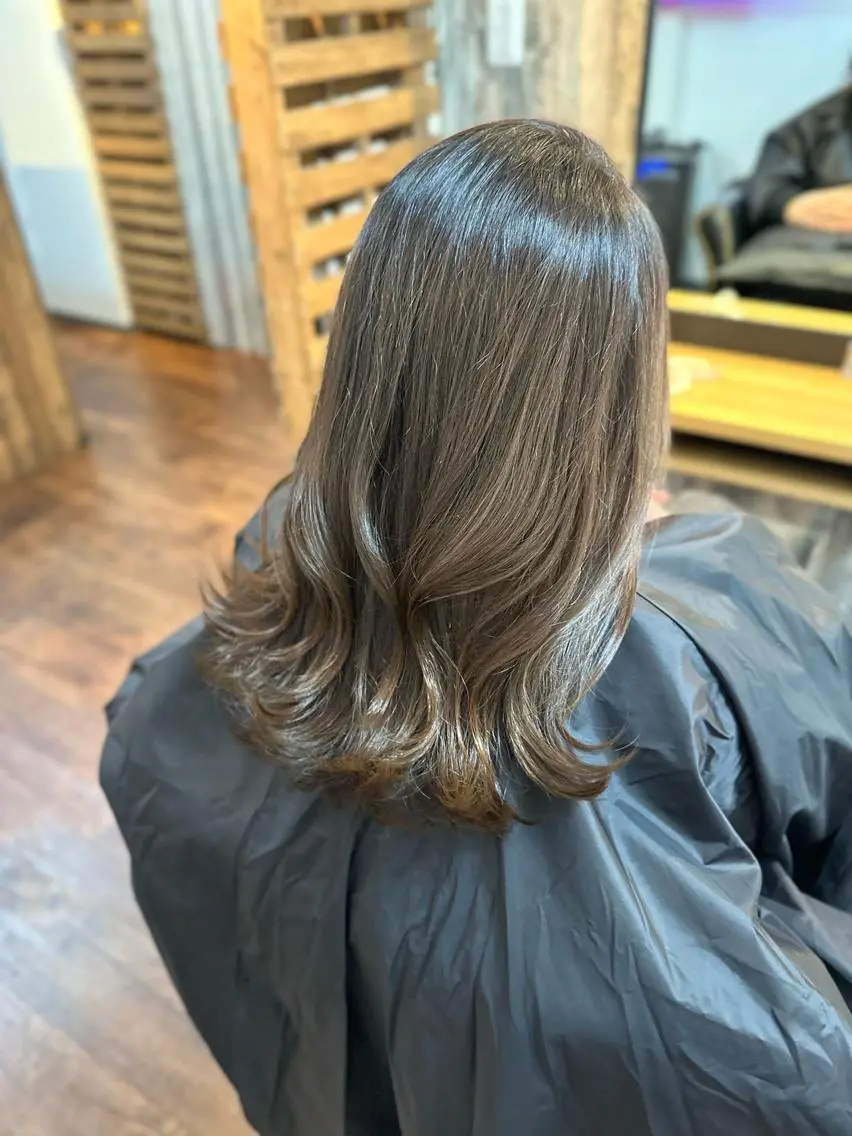 セミロング カラー アッシュ イルミナカラー カット ヘアカラー トリートメント Luzir⭐︎ GEN⭐︎のヘアスタイル