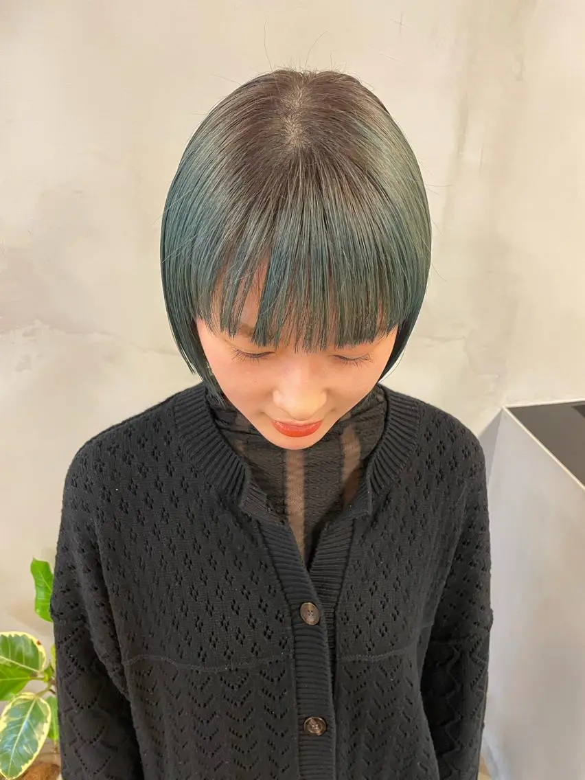 ミディアム カラー パーマ ヘアアレンジ メンズ キッズ ネイル マツエク・マツパ アイブロウ シルバー 眉カラー グリーン シルバー カット ヘアカラー トリートメント tatsumi/ボブ ウルフ/レイヤーのヘアスタイル