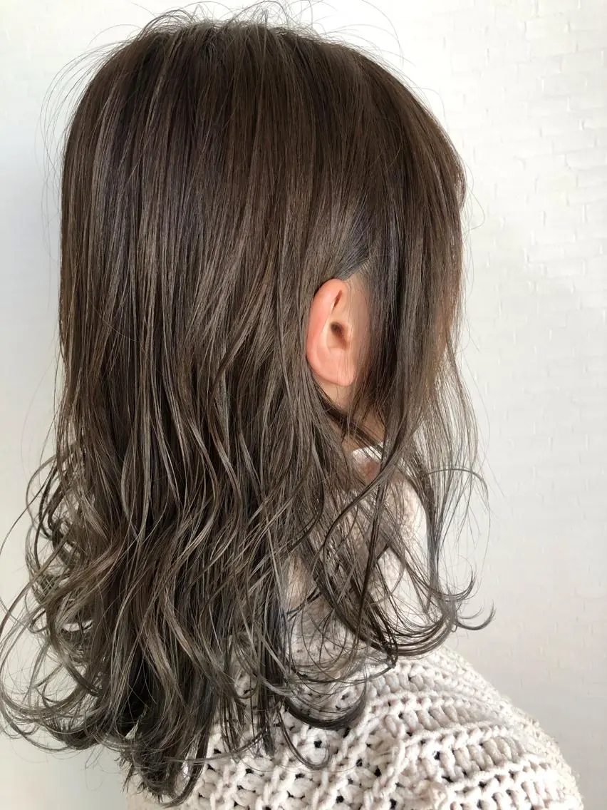 セミロング カラー パーマ ヘアアレンジ 平井 千佳の眉毛・アイブロウイメージ