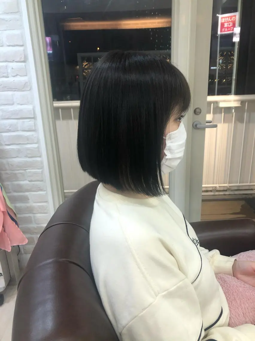 ショート カラー 前下がりボブ ボブ カット ヘアカラー トリートメント ヘアセット Aujua ソムリエ 勝又舞夏のヘアスタイル