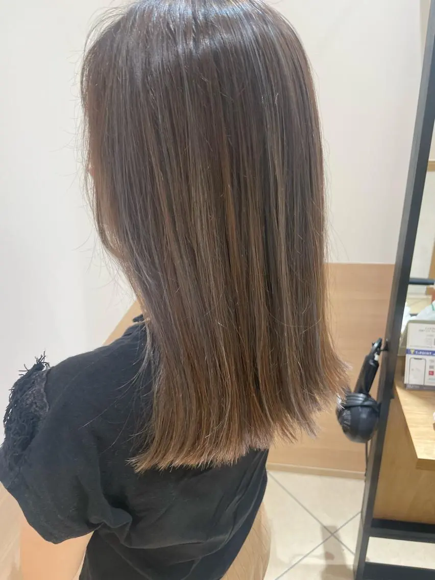 ミディアム カラー ブリーチ ブラウンカラー ハイライトカラー モカブラウン ナチュラルブラウン ヘアカラー 天野 瑠真のヘアスタイル