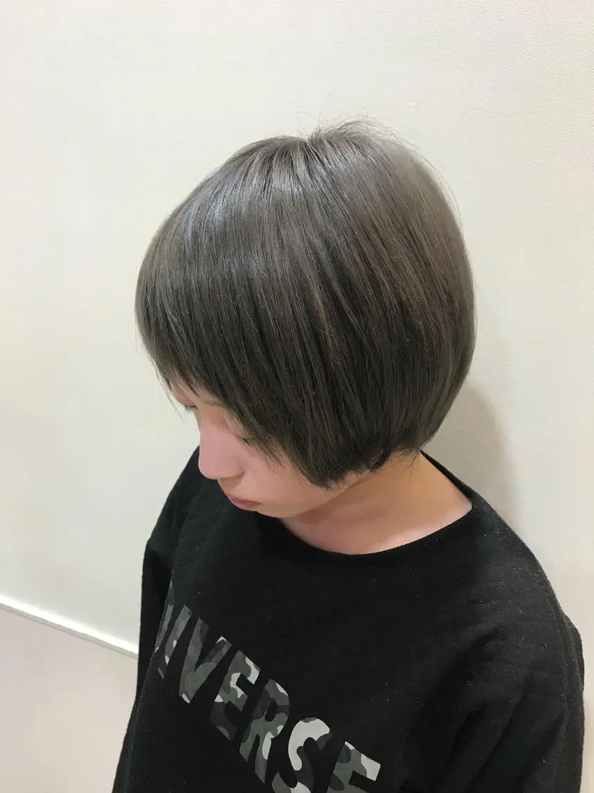 ショート カラー ブリーチ 透明感カラー フォギーグレージュ グレージュ ヘアカラー 大久保 隆蔵のヘアスタイル