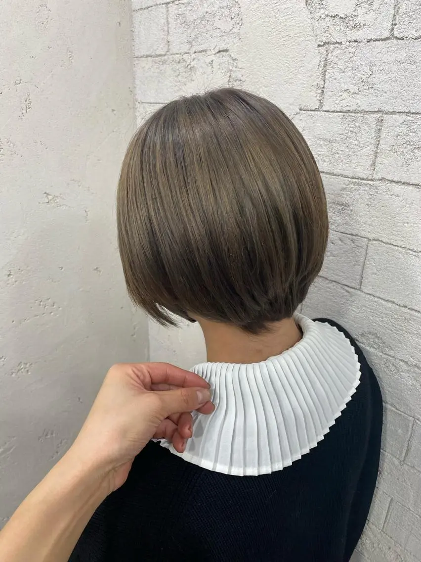 ショート カラー ブリーチ グレージュ グレージュ達人/赤み 消し/ブリーチ/岩崎のヘアスタイル