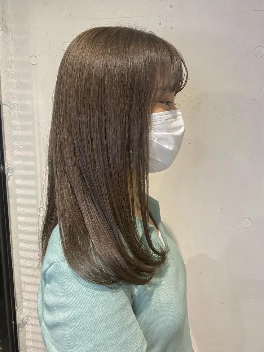 ロング カラー パーマ shiori ベージュカラーのヘアスタイル